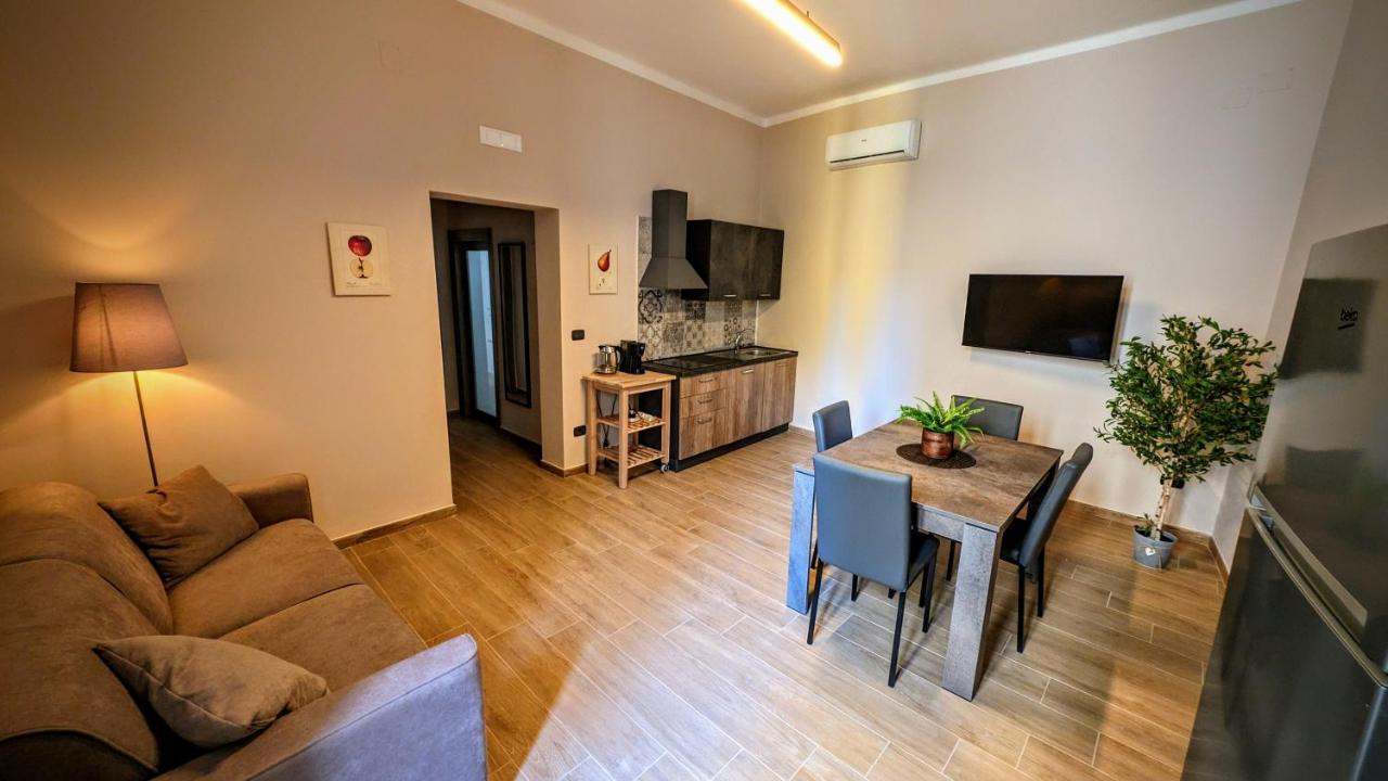 Sea Lion Apartment Трани Екстериор снимка